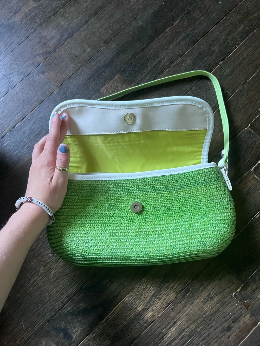 Green Straw Shoulder Bag with Flower Accents - Picture 4 of 6